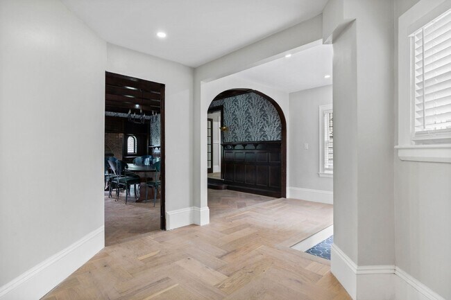 Building Photo - 476 Heath St