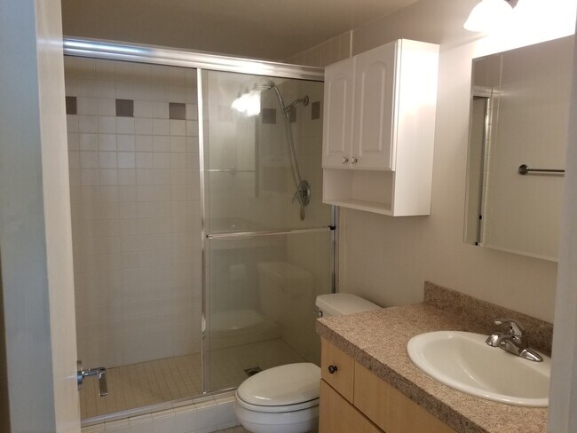 Building Photo - PARK PLACE 2 BEDROOM, 2 BATH CONDO - 1137 SQ. FT!