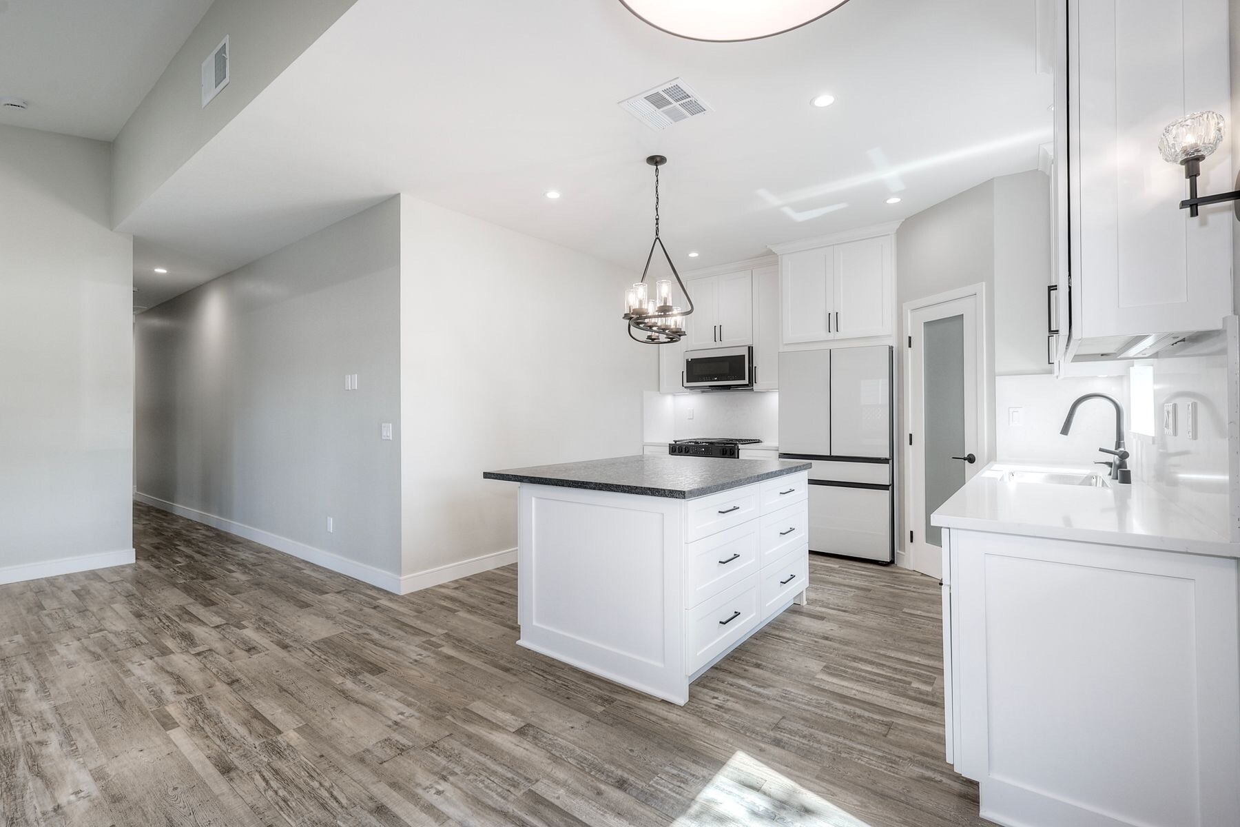 Building Photo - 532 Elm Ave