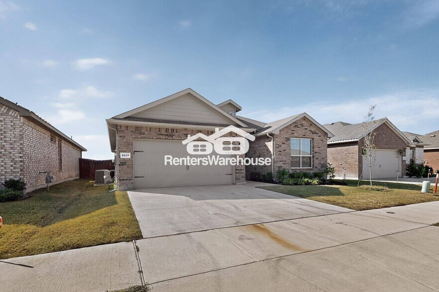 Building Photo - 8517 Centerboard Ln