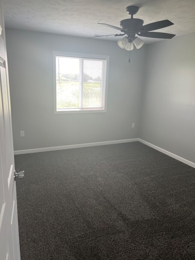 Building Photo - NP Rentals - 2321 W 18th St #3