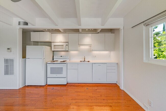 Building Photo - Private 2-Bedroom Fair Oaks Duplex with Gated Driveway & Garage!