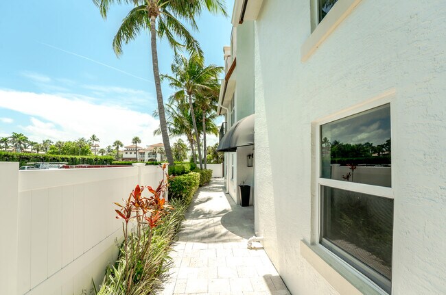 Building Photo - 247 S Ocean Blvd