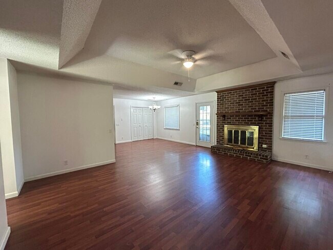 Building Photo - 1310 Crowndale Dr