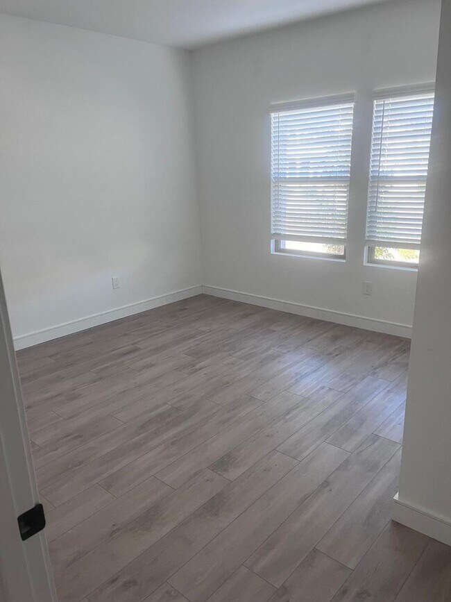 Building Photo - 27425 N 30th Ln