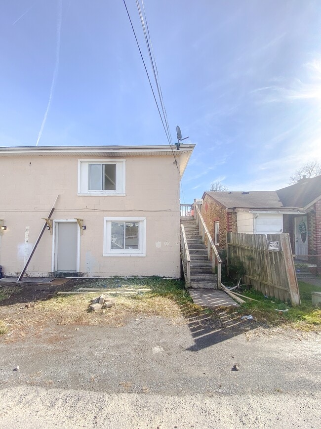 Primary Photo - 237 Elm St