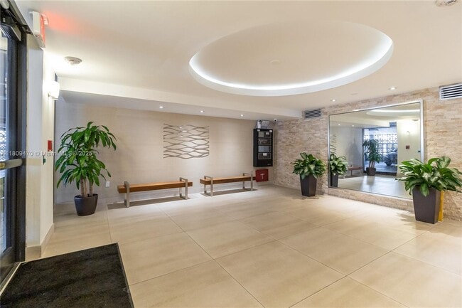 Building Photo - 465 Ocean Dr