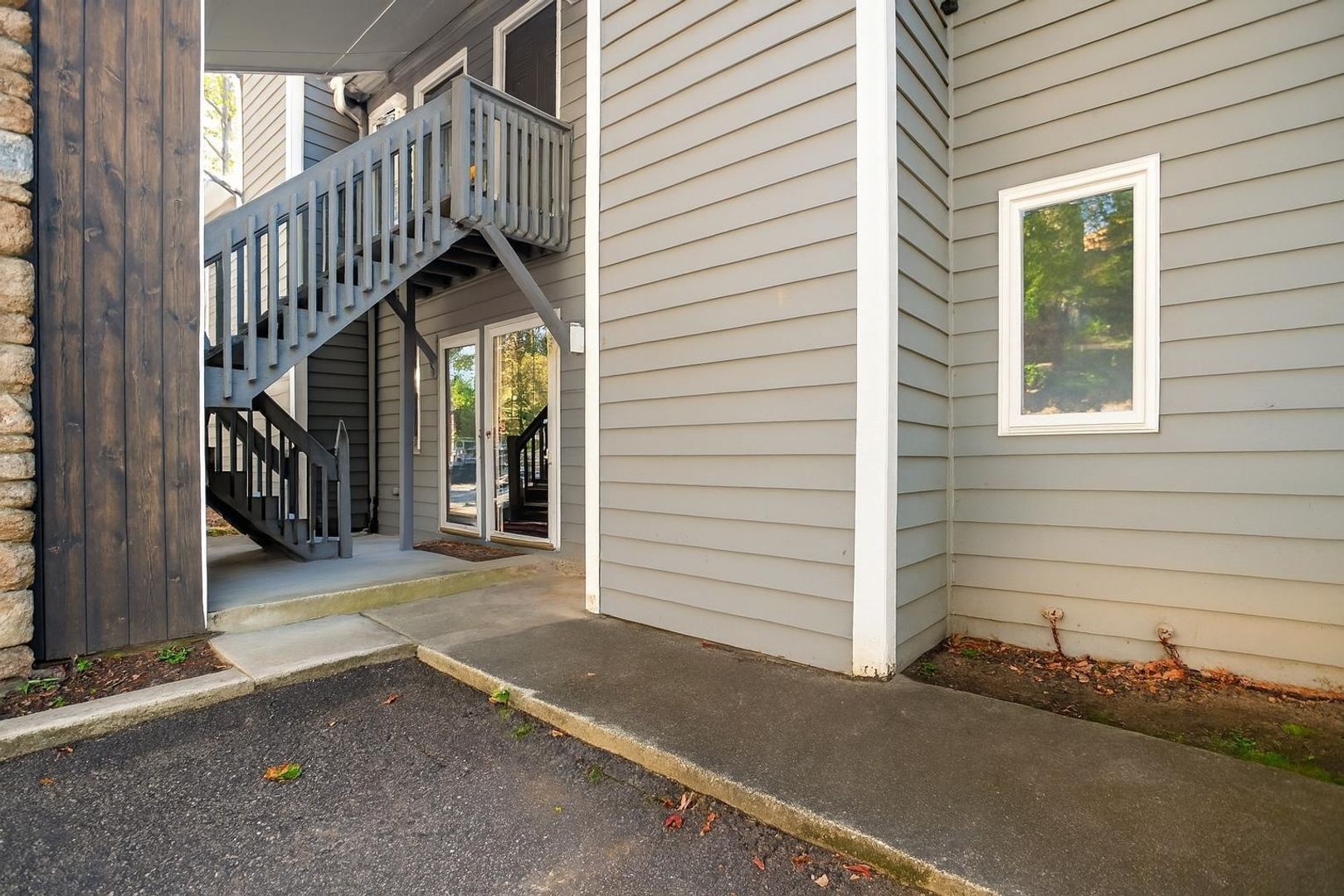 Building Photo - 116 Lookout Dr