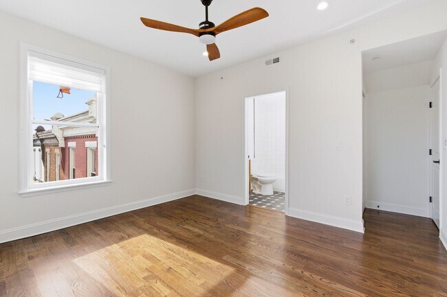 Building Photo - 2926 W Oxford St