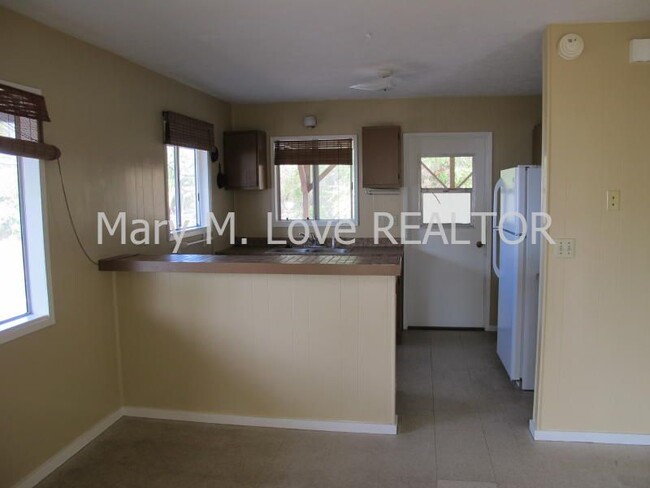 Building Photo - ALII DRIVE 2 BD /1BA SINGLE FAMILY HOME 77...