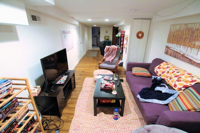 Building Photo - 3 bedroom 2 bath apartment in south broad street