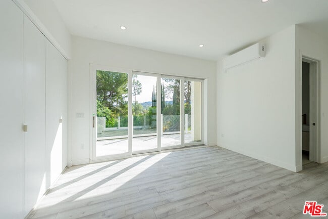 Building Photo - 4724 El Caballero Dr