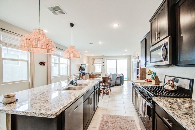 Building Photo - Lovely Single Family 4 bedroom for rent!