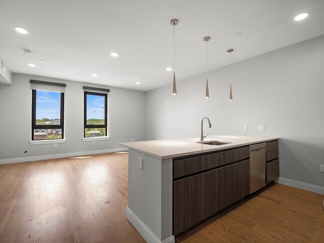 Building Photo - 9 Central St