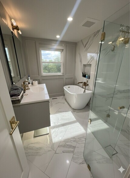 Building Photo - 1811 N 147th St