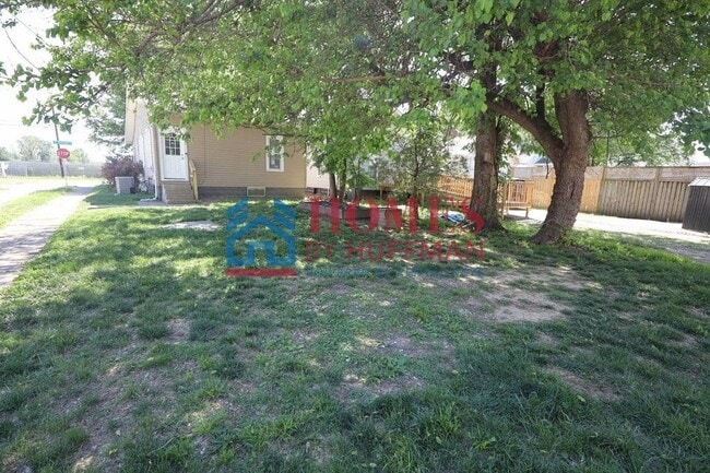 Building Photo - Two Bedroom House