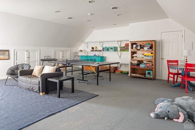 Building Photo - 147 Rock City Rd