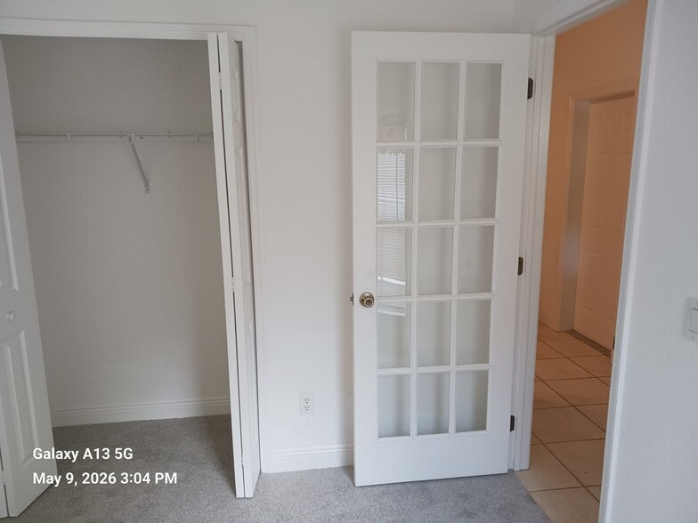 Building Photo - 711 SE 12th Ct