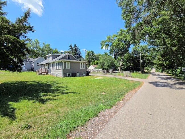 Building Photo - 3823 E Wonder Lake Rd