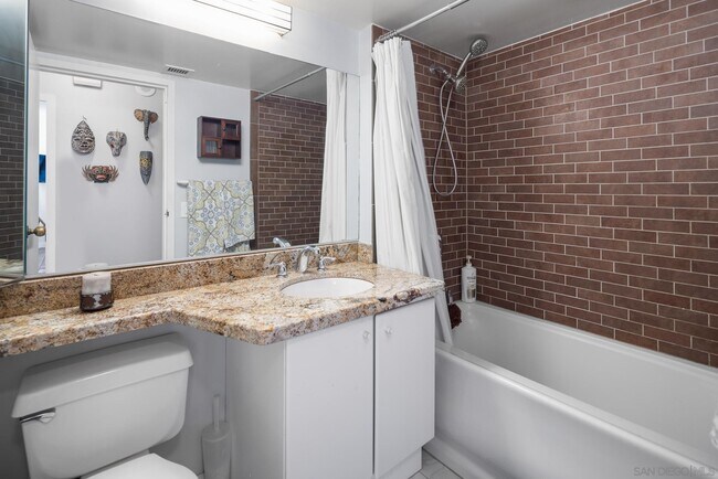 Building Photo - 500 W Harbor Dr