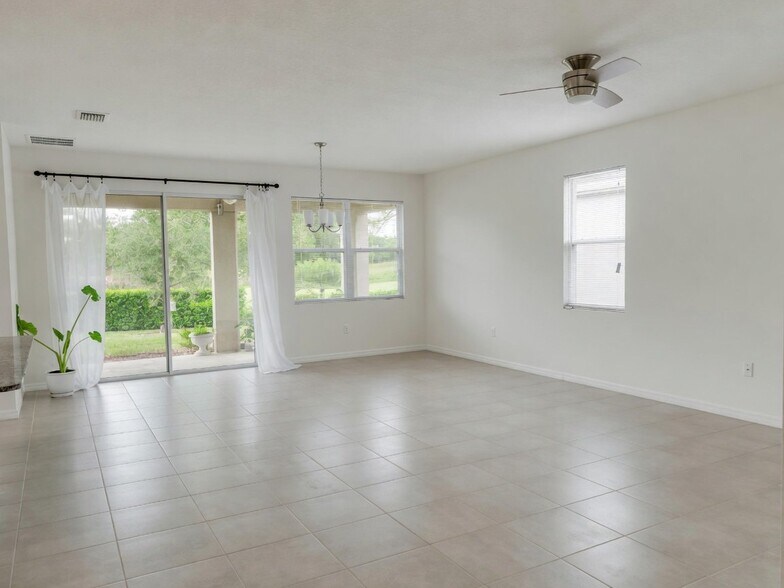 Building Photo - 17589 Garsalaso Cir