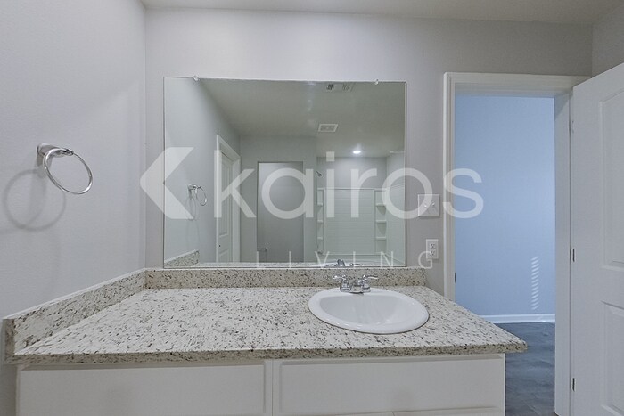 Building Photo - 123 Yardley Ct