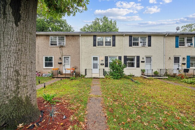 Building Photo - 144 Sunrise Dr