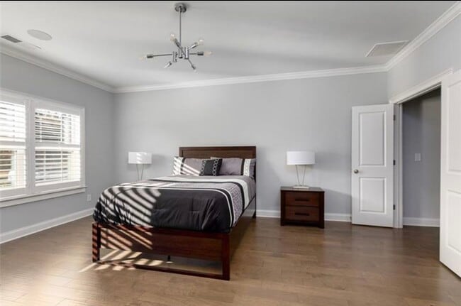 Building Photo - 3458 Fenton Dr