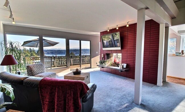 Building Photo - Exceptional Bellevue Home | Lake Sammamish Views | 5 Bed | 3 Bath | 3,380 Sq Ft