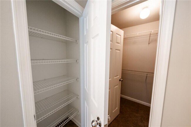 Building Photo - 4995 Berkeley Oak Dr