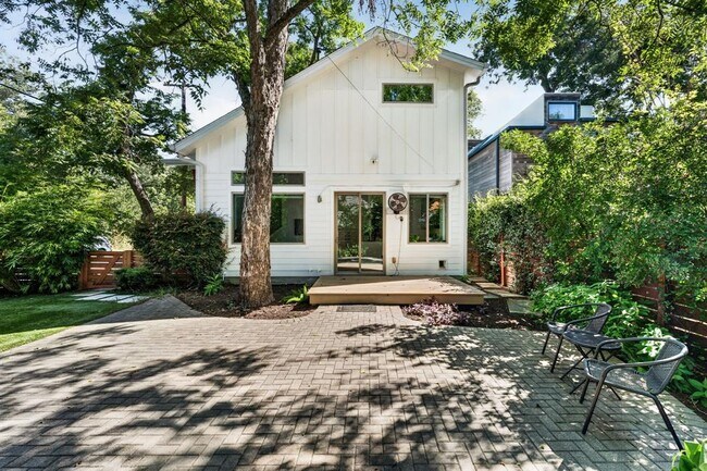 Building Photo - 2601 Willow St