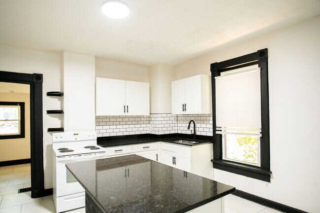 Building Photo - 415 Brightwood Ave