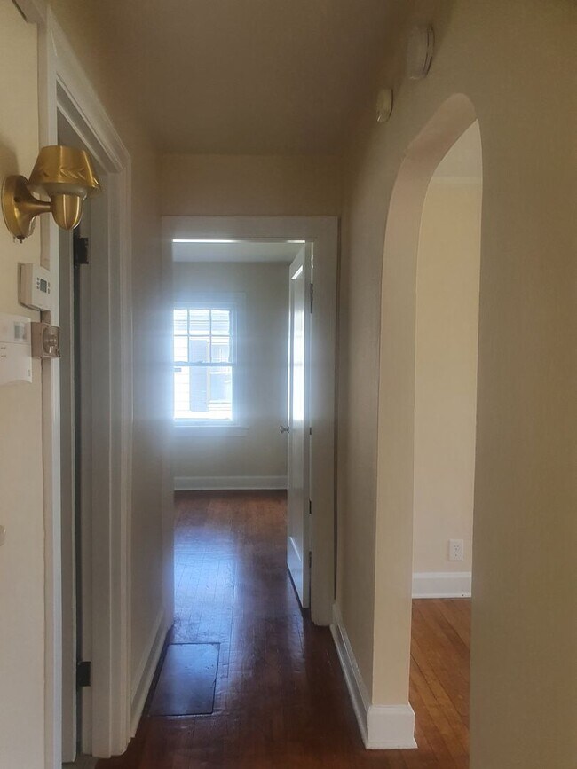 Building Photo - Two Bedroom House in Alton