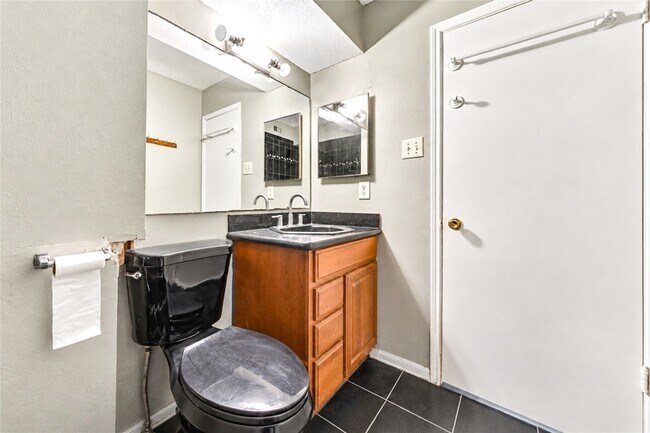Building Photo - 6606 De Moss Dr