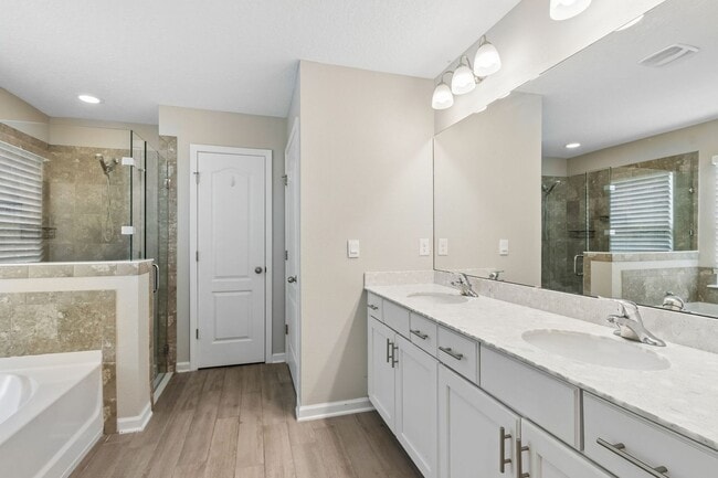 Building Photo - Modern 4BR Home with 3 Full Baths in River Glen | Screened Porch & Resort-Style Amenities