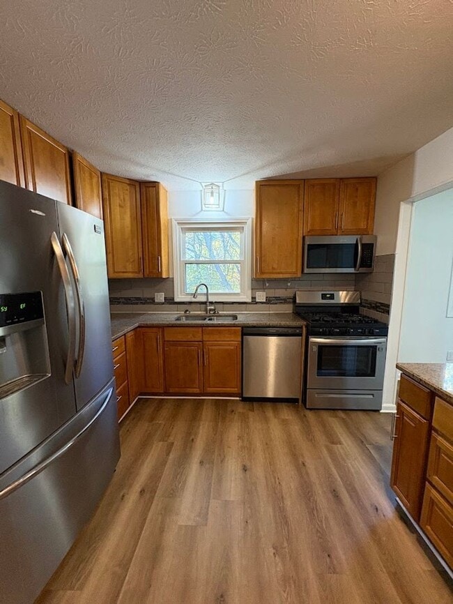 Building Photo - Three bedroom two bathroom home for rent