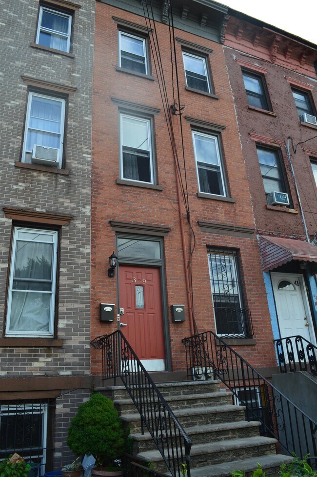 Building Photo - 39 Belmont Ave