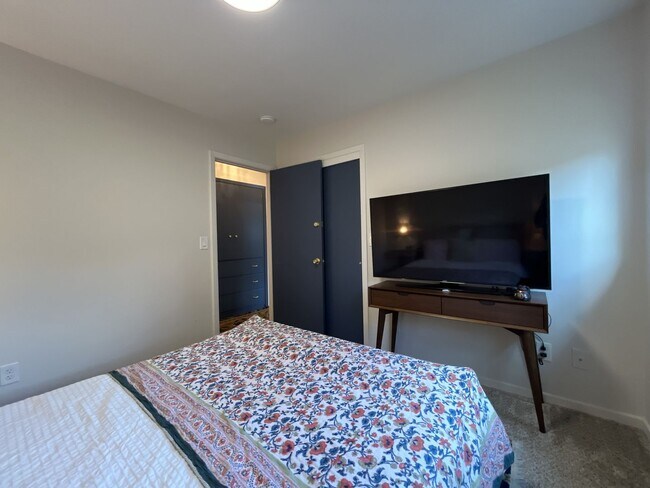 Building Photo - Comfortable Living in Bethany with Two Separate Units, Expansive 0.45-Acre Lot & Versatile Detach...