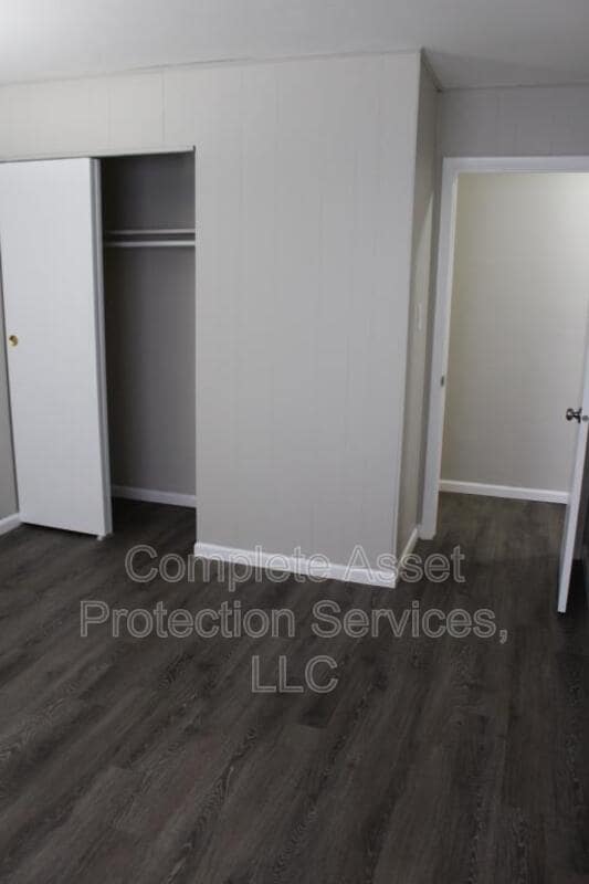 Building Photo - 7019 Van Buren Ln