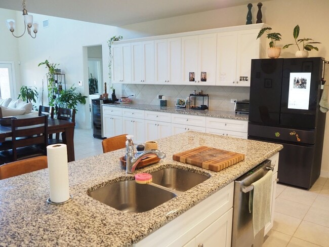 Building Photo - 4317 Swallow Dr