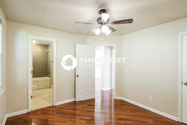 Building Photo - 4 Bedroom Pet-Friendly Home in NASHVILLE, TN with Main Street Renewal