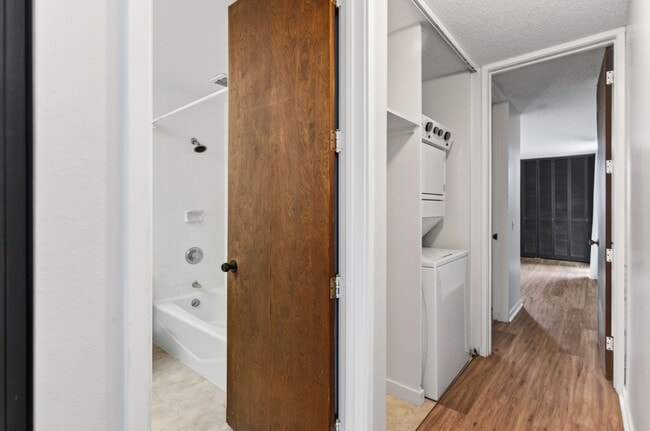 Building Photo - 1015 Aoloa Pl