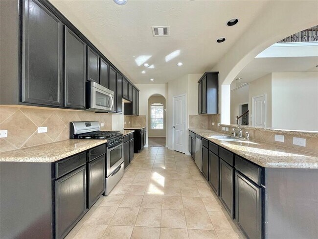 Building Photo - 25015 Diamond Ranch Dr