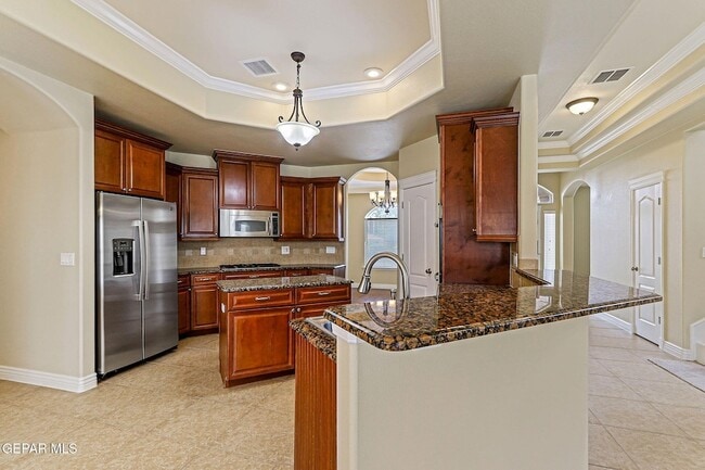 Building Photo - 6285 Wildwood Ct