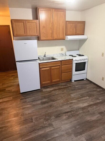 Building Photo - 454 W Dayton St
