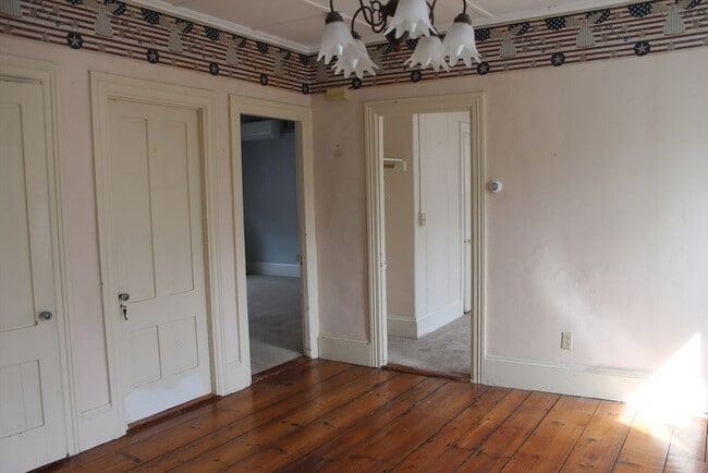 Building Photo - 112 Cottage St