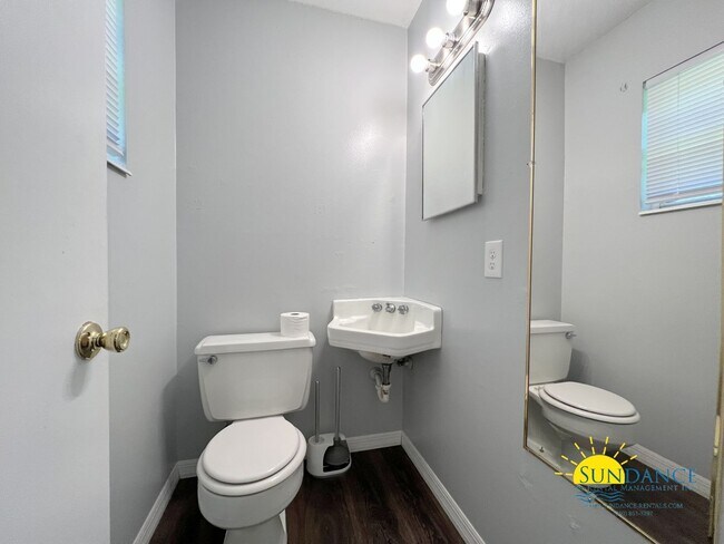 Building Photo - Beautiful 3 bedroom home that is centrally...