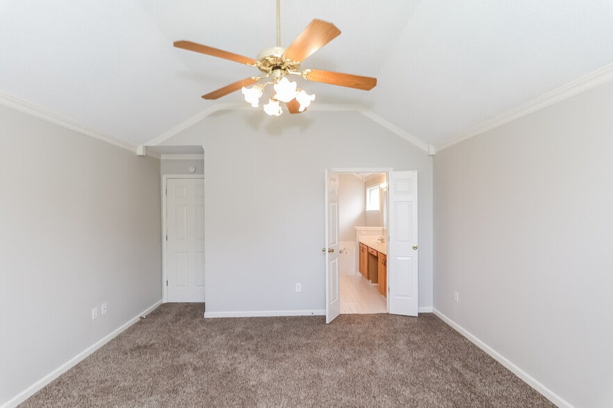 Building Photo - 8607 Brer Fox Cove