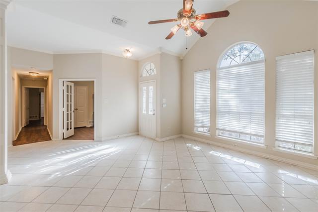 Building Photo - 313 Meadowood Ln