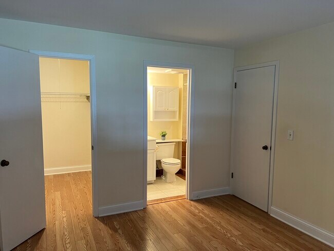 Building Photo - 309 Memory Ln